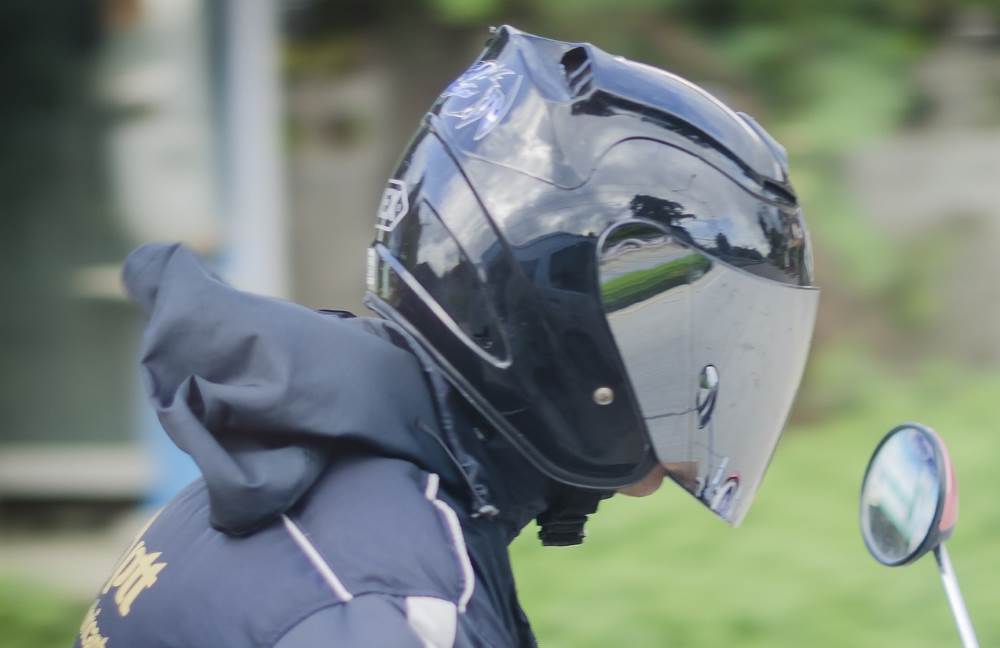 Motorcycle helmet with reflective visor