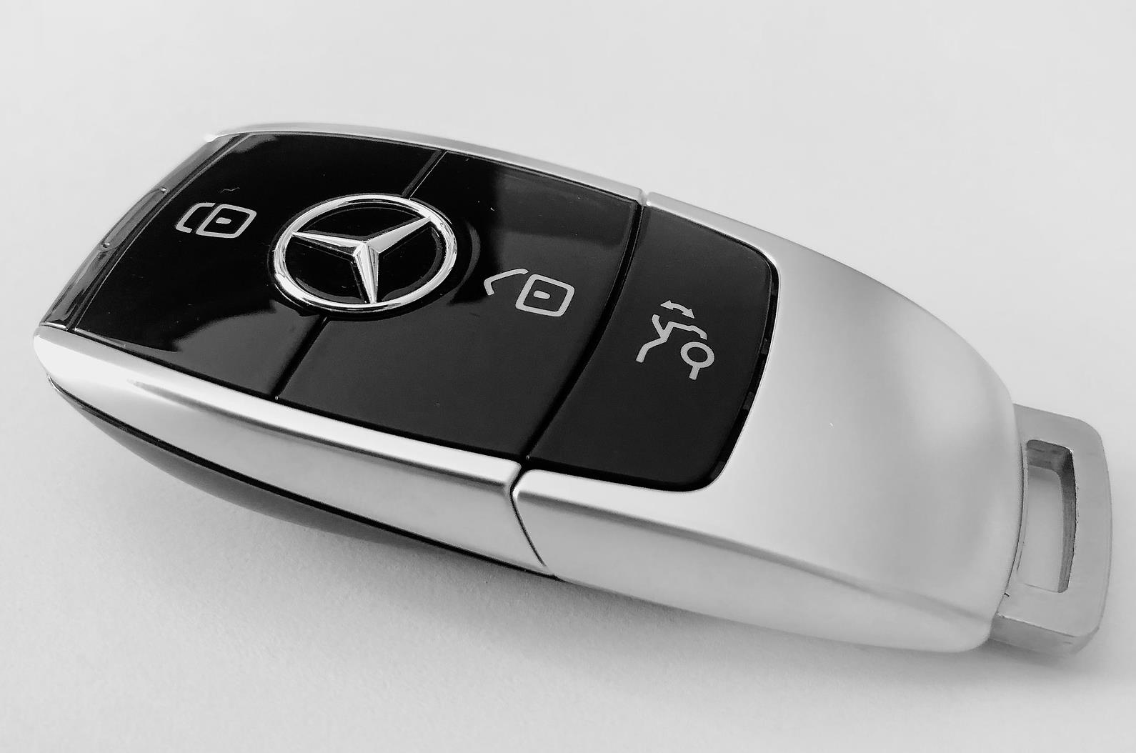 How Do Cars with Keyless Entry Work?