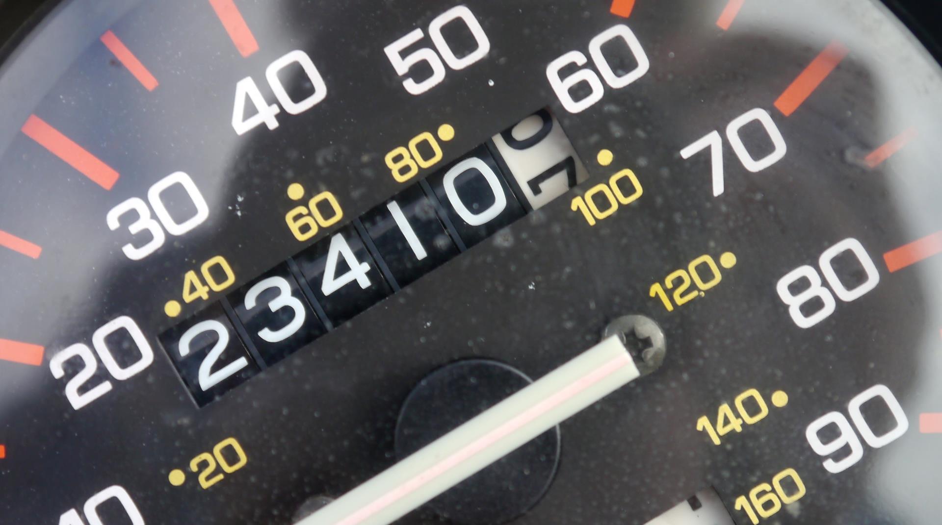 How do you work out speed vs time vs distance?