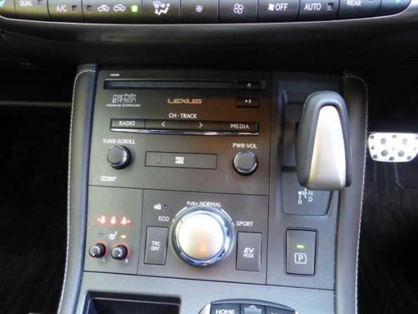 Lexus CT200h gearstick