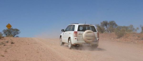 Suzuki Vitara on Outback road red gravel