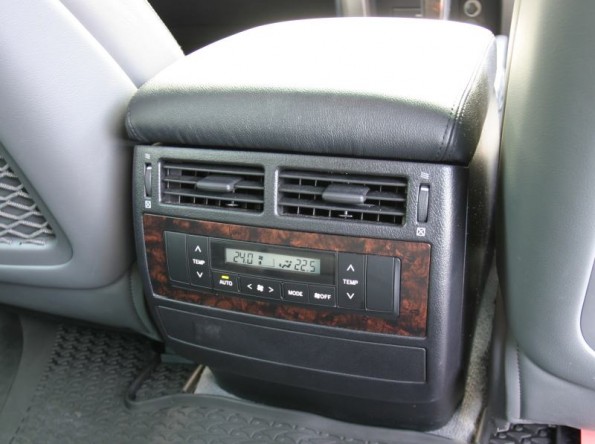 Toyota Land Cruiser 200 VX Ltd rear aircon