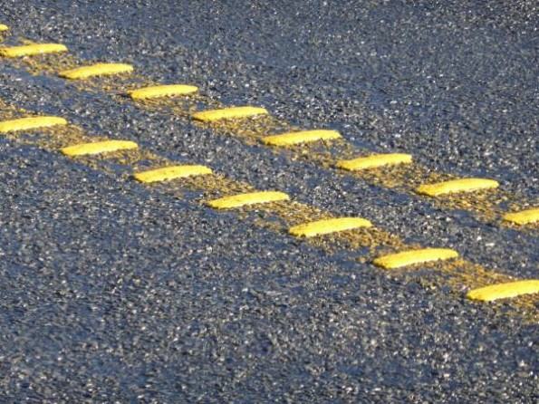 yellow-lines-rumble-strip-595x446.jpg