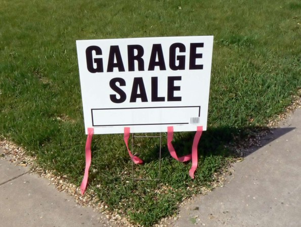 garage sale sign