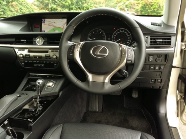 Volant du Lexus ES350