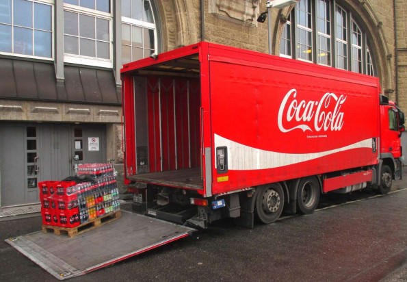 Rigid delivery truck with rear hoist