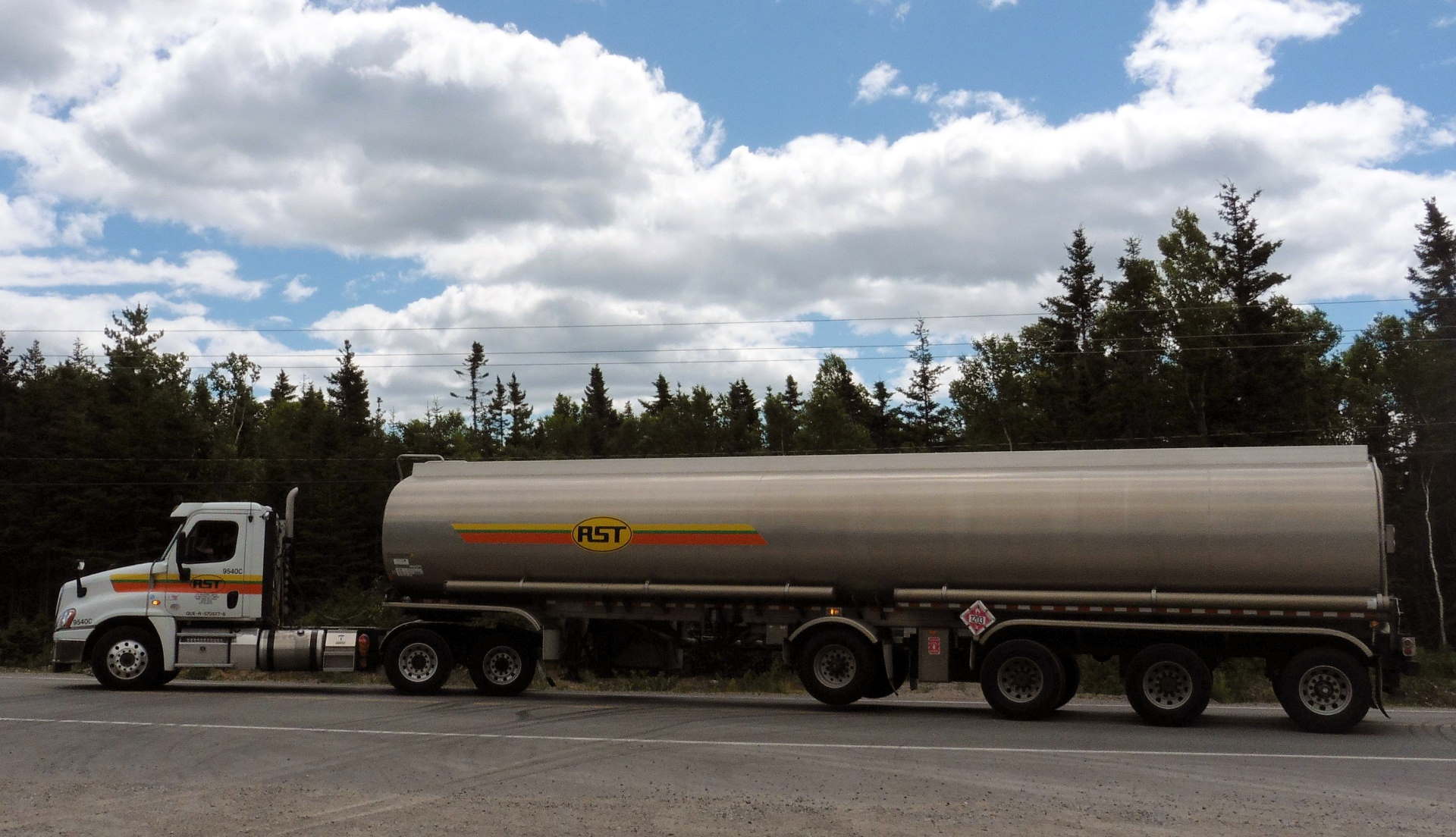 What is a lift axle or retractable axle?