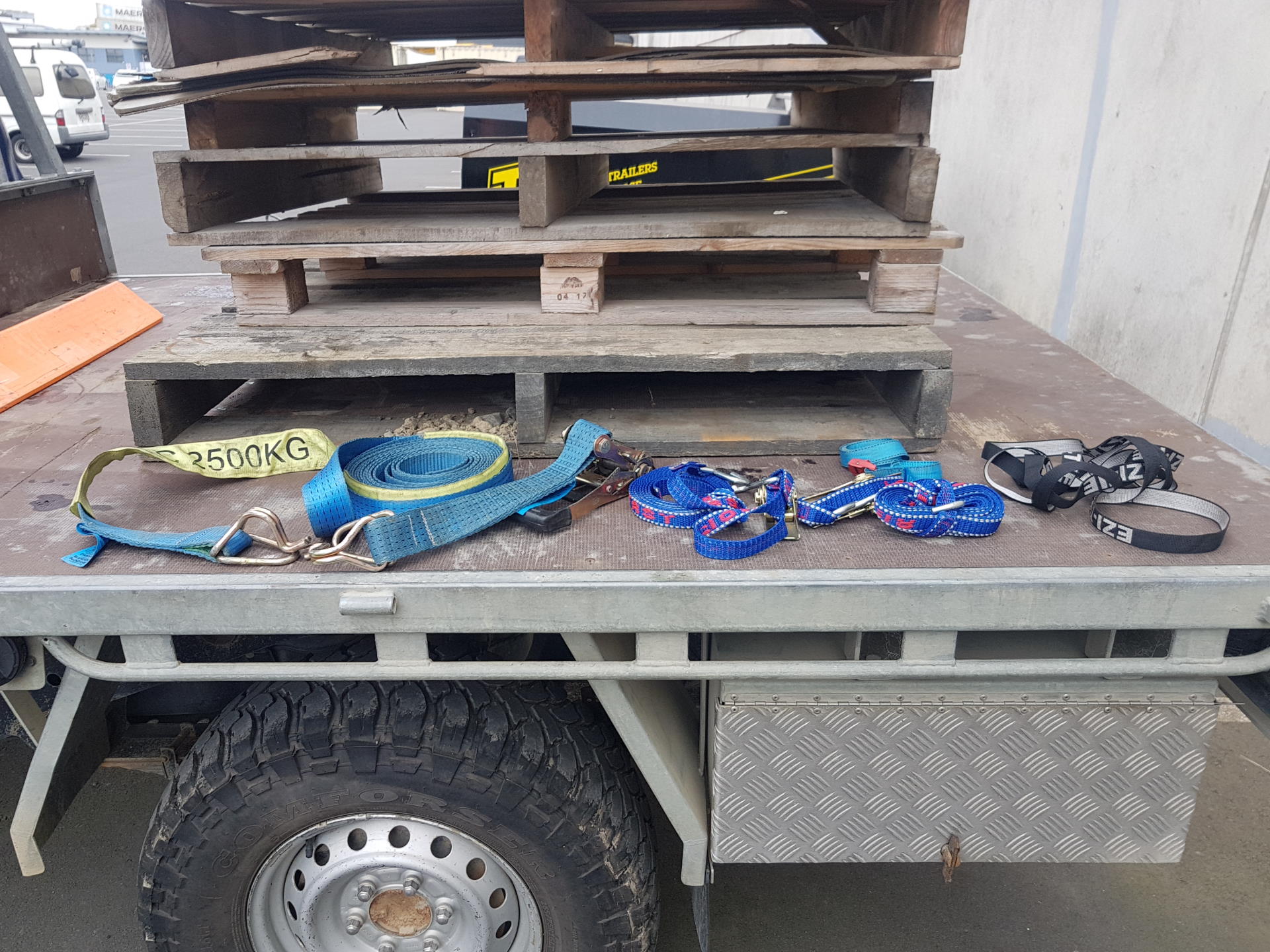 How do you load a ute?
