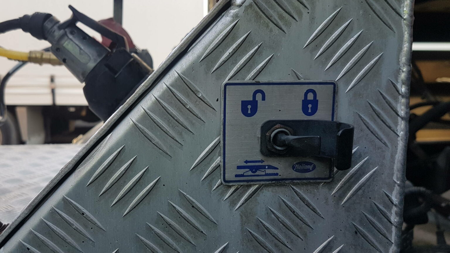 How do you move a 5th wheel to keep your load balanced?