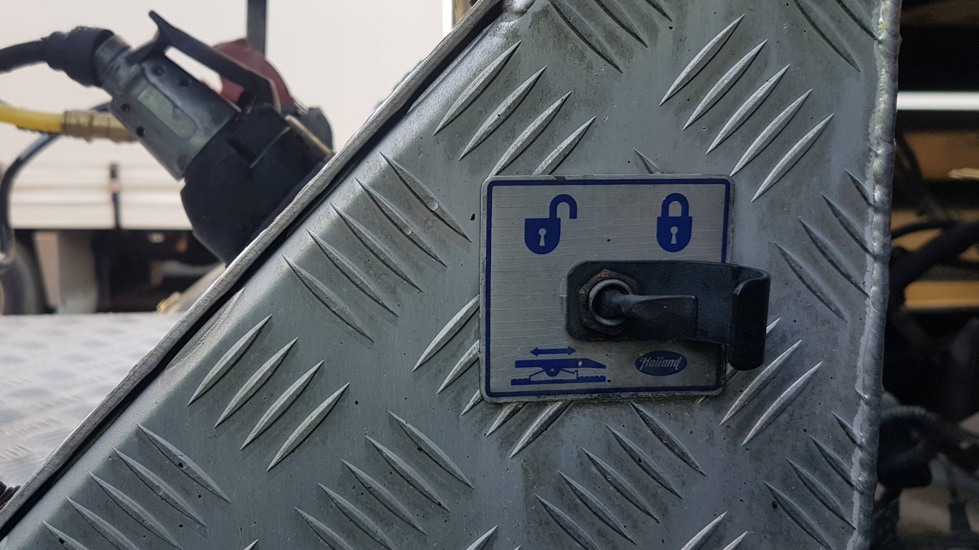 How do you move a 5th wheel to keep your load balanced?