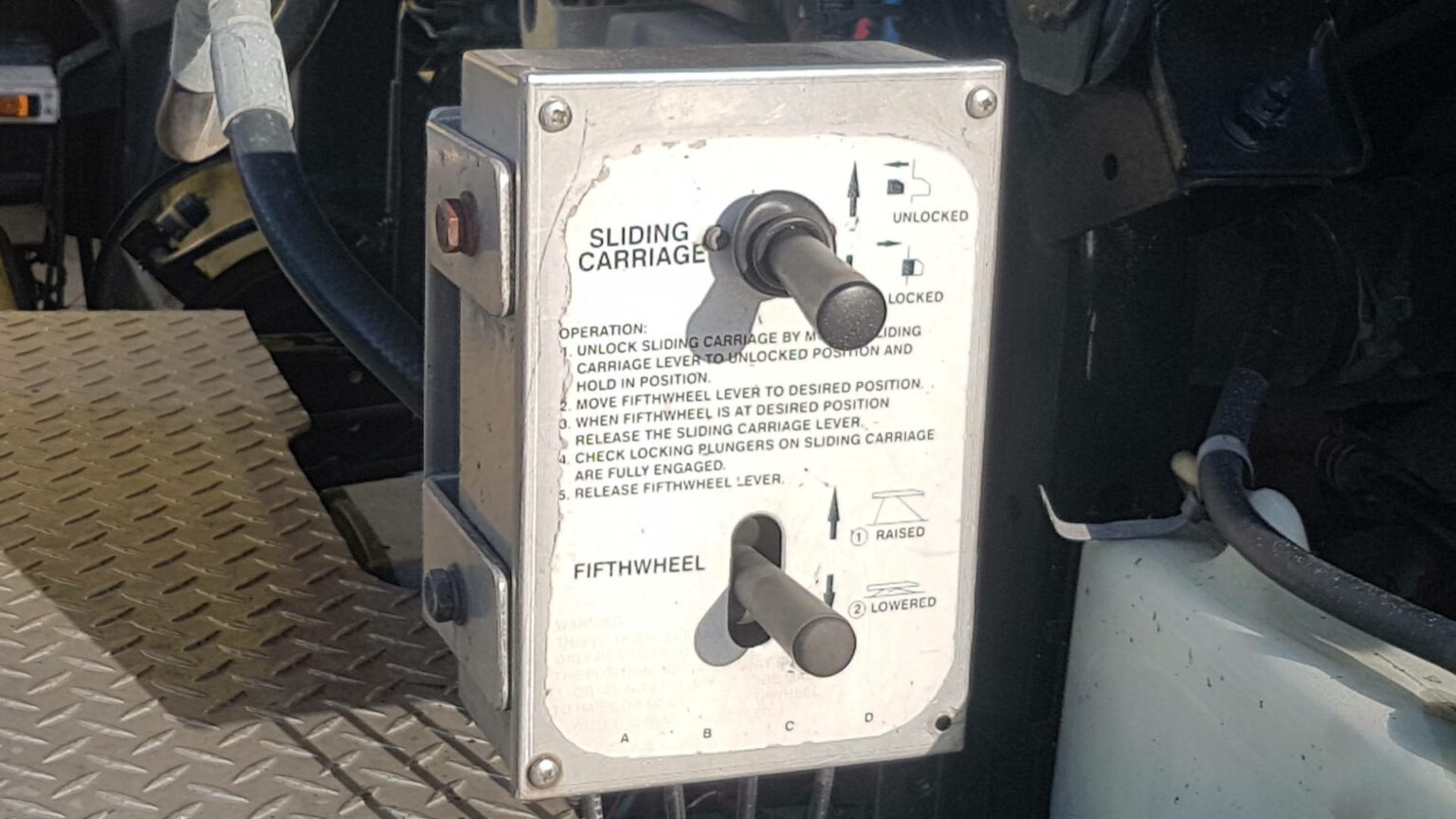 What's a dualheight fifth wheel?